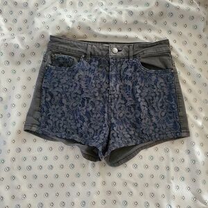 GUESS JEAN SHORTS SIZE 28